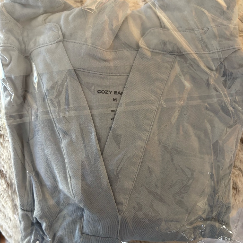 Cozy Earth Bamboo Stretch Knit Long Sleeve Polo Top Blue Medium Soft Luxe (flaw) - Picture 7 of 8